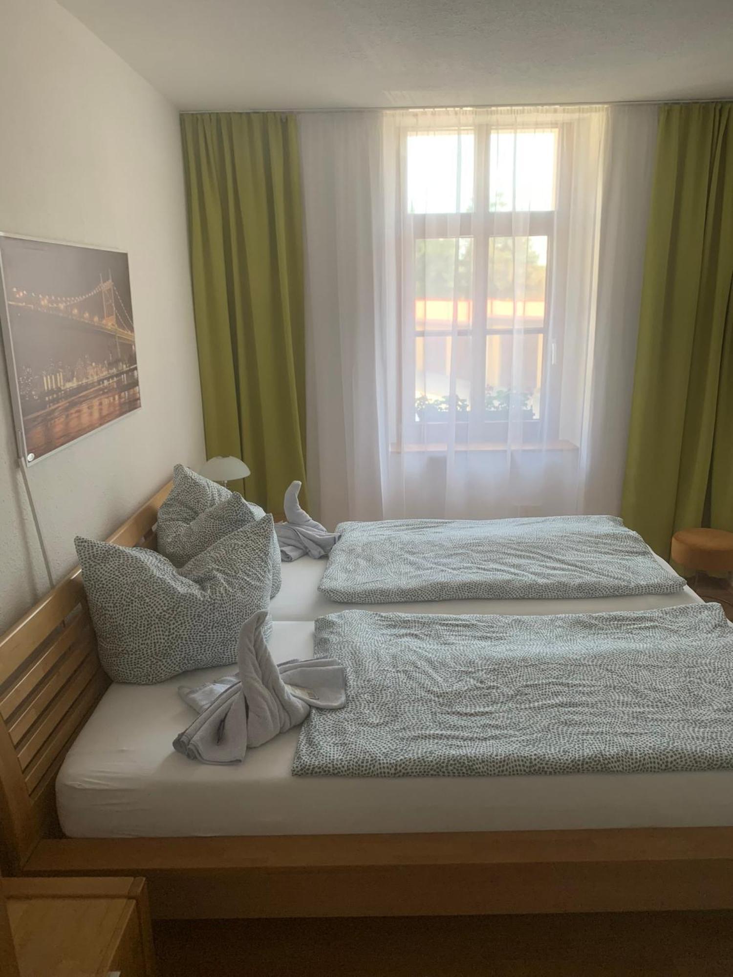 Pension Am Werder Bernburg Room photo